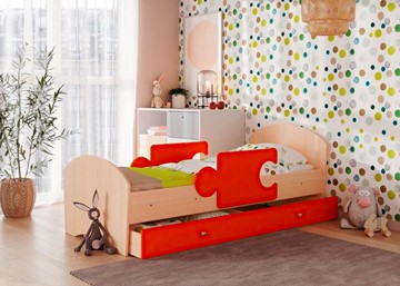 Кровать детская с ящиком и бортиками Мозайка, корпус Млечный дуб/фасад Оранжевый (ламели) в Губкинском