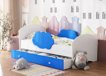 Детская кровать Тучка с ящиком, корпус Белый, фасад Синий в Надыме
