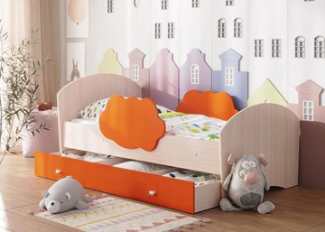 Детская кровать Тучка с ящиком, корпус Дуб млечный, фасад Оранжевый в Надыме