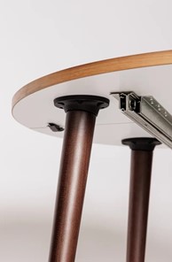 Кухонный стол круглый Шпон Ореха д. 100 см МДФ ножки вишня в Салехарде - предосмотр 4