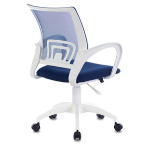 Кресло офисное Brabix Fly MG-396W (с подлокотниками, пластик белый, сетка, темно-синее) 532399 в Лабытнанги - предосмотр 2